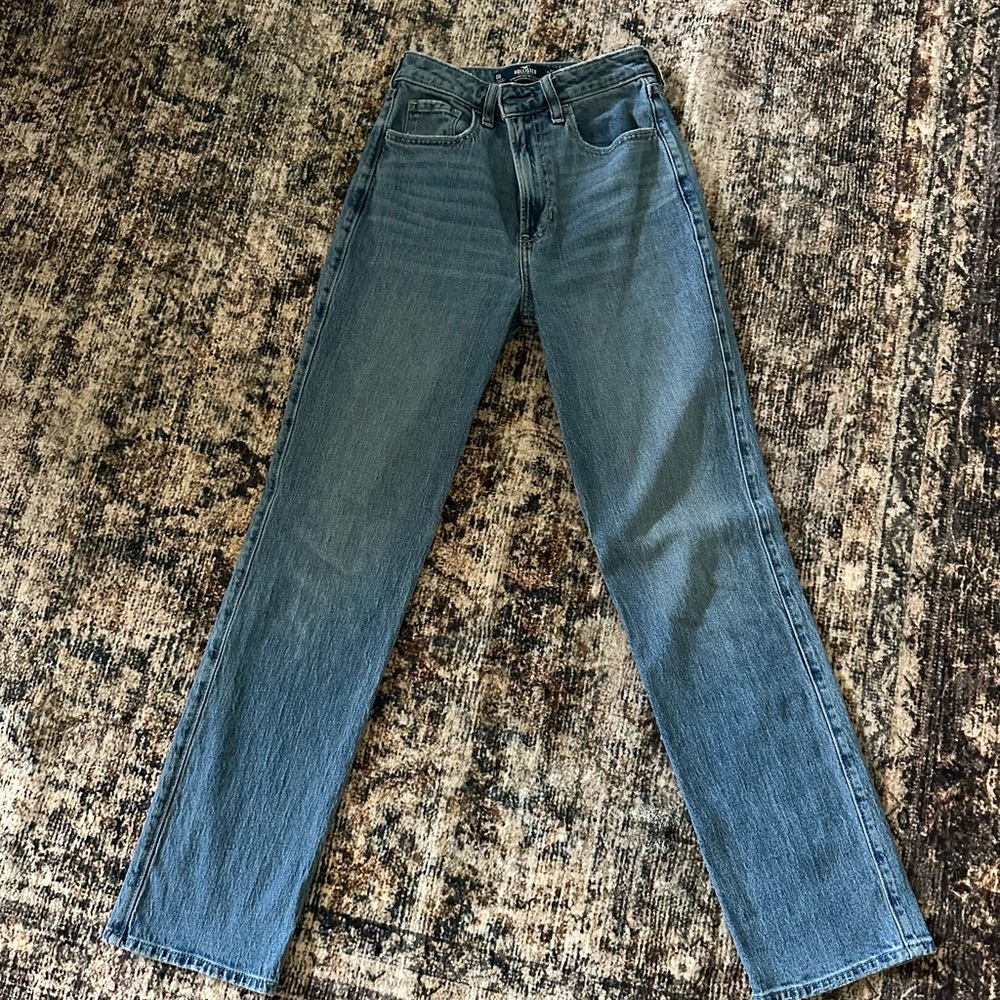 Hollister Ultra High-Rise 90s Straight Jeans